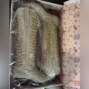 Petite Paloma Rory boot in metallic gold